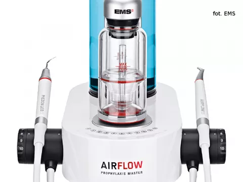 Innowacyjne urządzenie do profilaktyki  AIRFLOW® Prophylaxis Master - szwajcarska doskonałość w czyszczeniu 